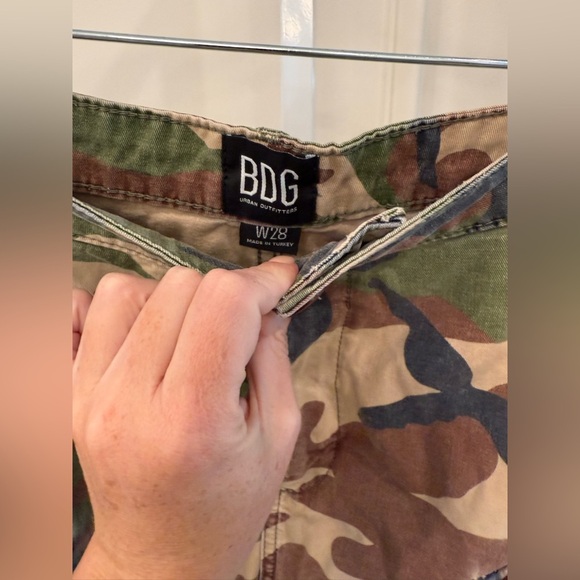BDG Camouflage Cargo Shorts - Picture 3 of 9